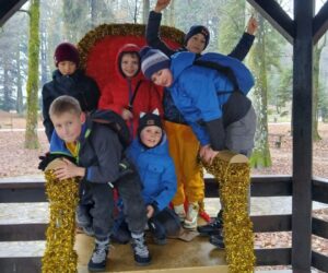 Najmlađi korisnici Caritasa RN na putovanju vlakom “Tin-express”