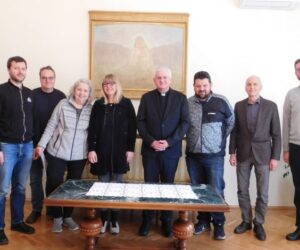 Susret nadbiskupa Uzinića i predstavnika katoličkih i humanitarnih organizacija